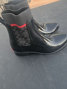 COACH Glossy Black Chelsea Rain Booties with Red Trim Size 9 LIKE NEW ****